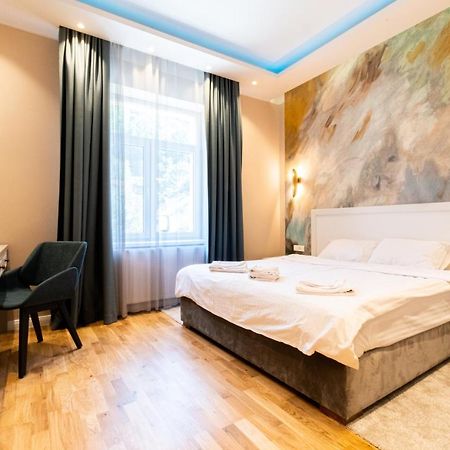 Black Gate - Quiet Studio In The Heart Of Old Town With Free Private Secured Parking 布拉索夫 外观 照片