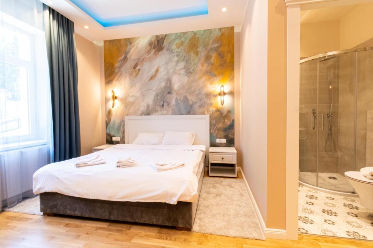 Black Gate - Quiet Studio In The Heart Of Old Town With Free Private Secured Parking 布拉索夫 外观 照片