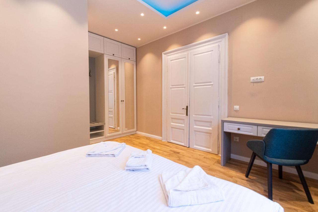 Black Gate - Quiet Studio In The Heart Of Old Town With Free Private Secured Parking 布拉索夫 外观 照片