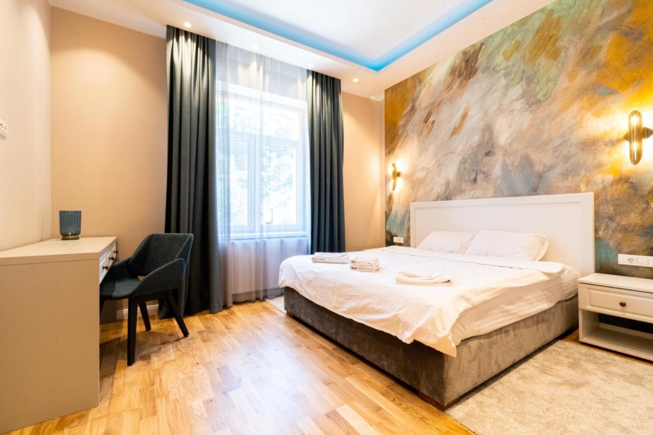 Black Gate - Quiet Studio In The Heart Of Old Town With Free Private Secured Parking 布拉索夫 外观 照片