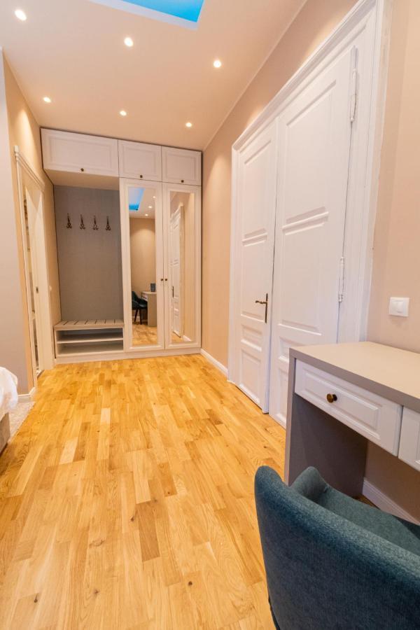 Black Gate - Quiet Studio In The Heart Of Old Town With Free Private Secured Parking 布拉索夫 外观 照片