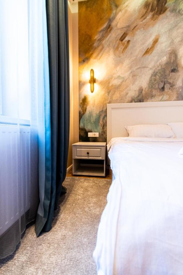 Black Gate - Quiet Studio In The Heart Of Old Town With Free Private Secured Parking 布拉索夫 外观 照片