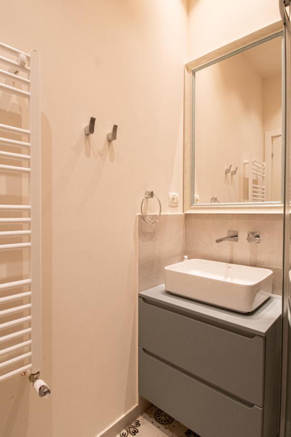 Black Gate - Quiet Studio In The Heart Of Old Town With Free Private Secured Parking 布拉索夫 外观 照片